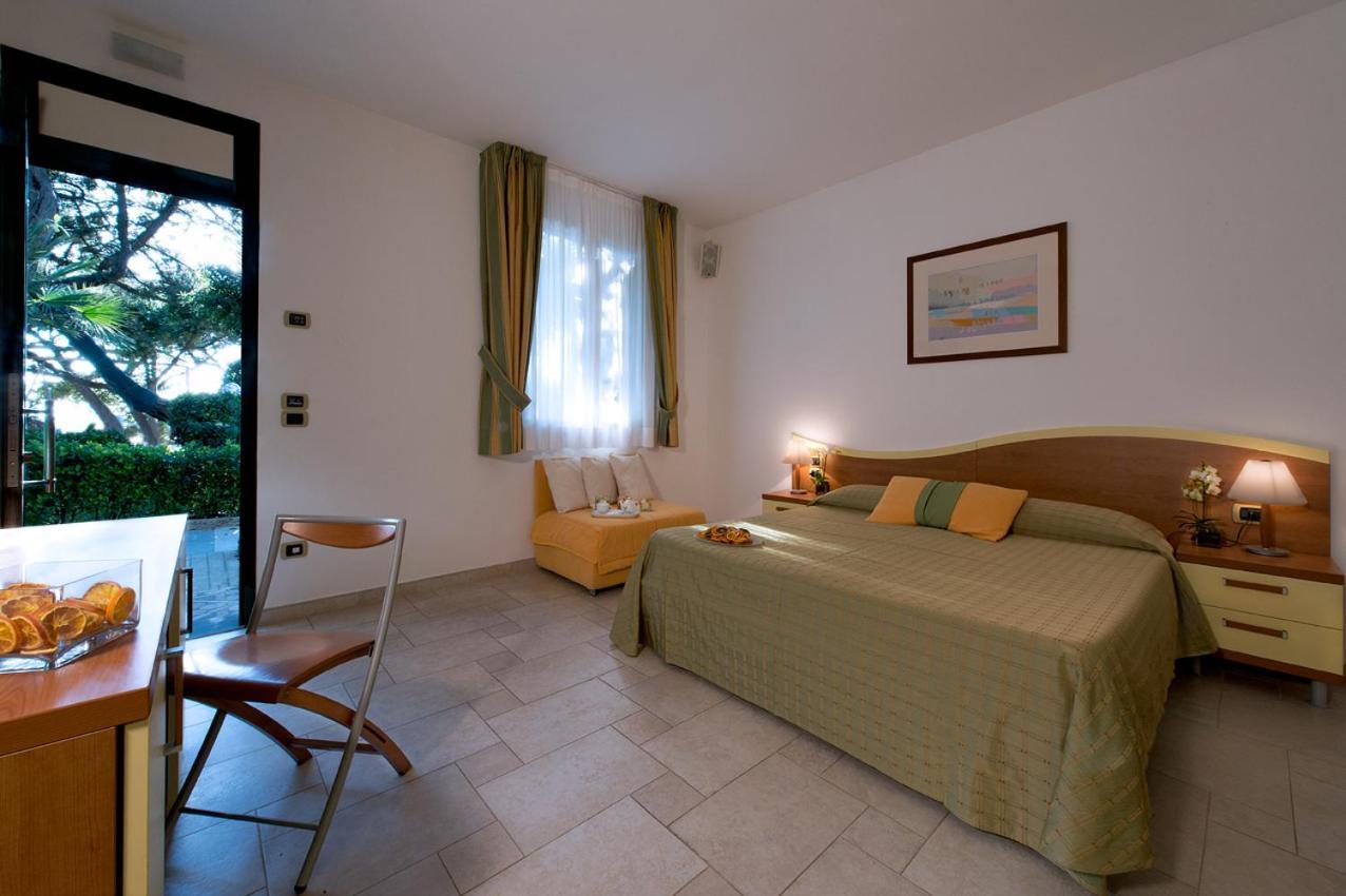 Hotel I Ginepri Marina di Castagneto Carducci Buitenkant foto