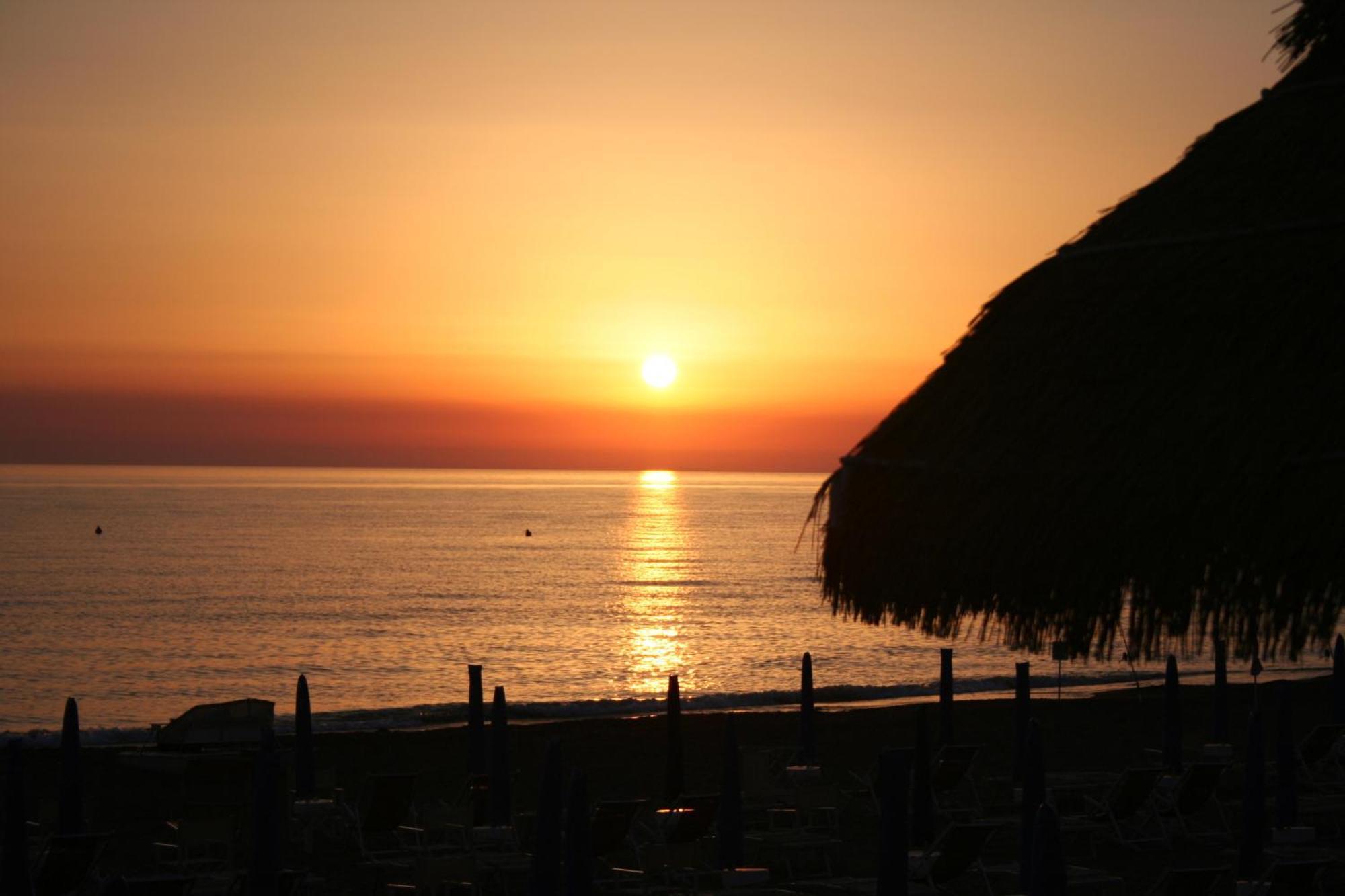 Hotel I Ginepri Marina di Castagneto Carducci Buitenkant foto